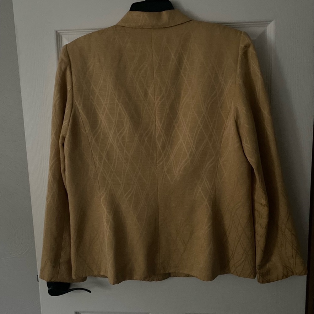 Blazer - Picture 2 of 3